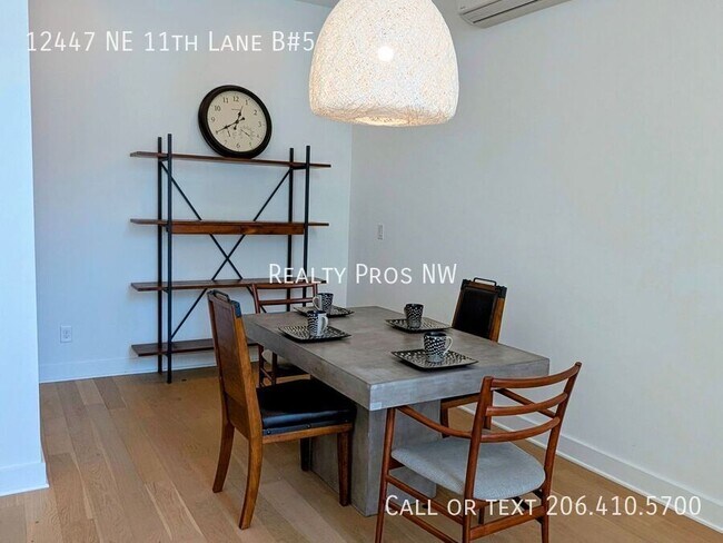 Building Photo - 12447 NE 11th Ln
