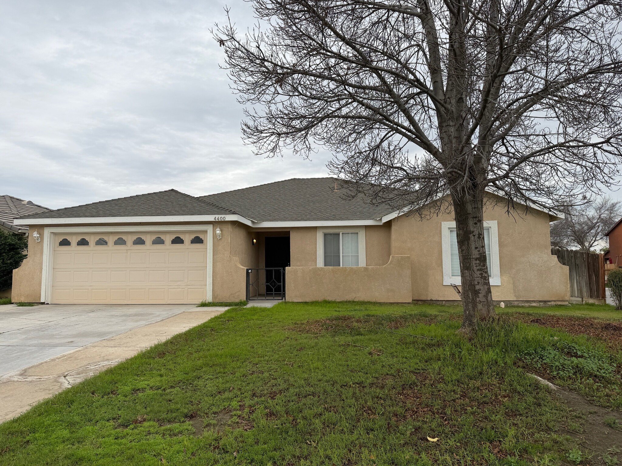 Building Photo - 4400 Oldcastle Ave