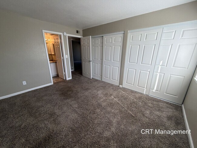 Building Photo - Spacious 3-Bedroom Condo with In-Unit Laundry – Convenient Aurora Location