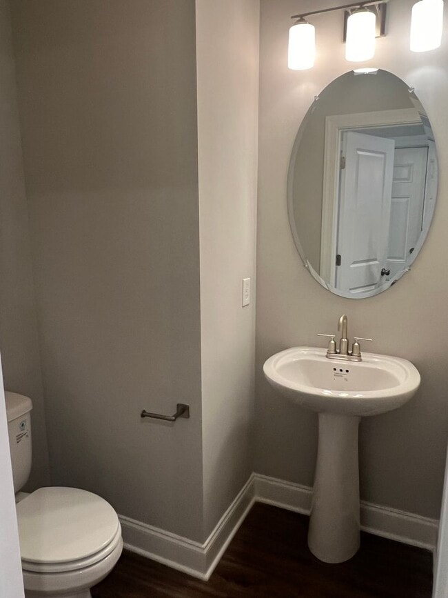 Building Photo - 3 Bedroom Townhouse in Washington Square!-...