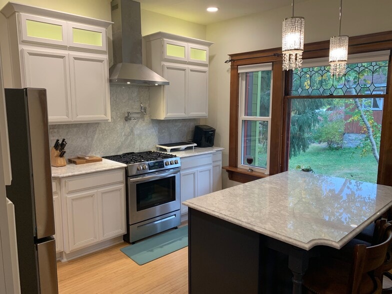 Kitchen - 414 2nd Ave N