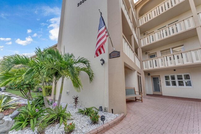 Building Photo - 3003 Portofino Isle