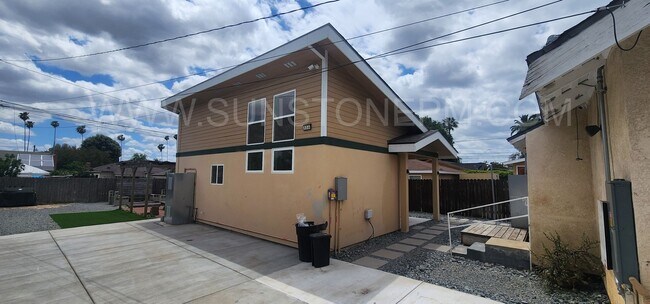 Building Photo - 554 Randolph St
