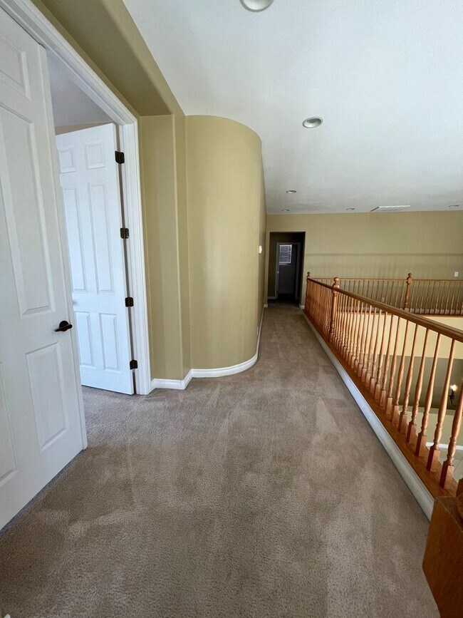 Building Photo - ALIANTE MASTER PLAN COMM/ GATED *5 BEDROOM...