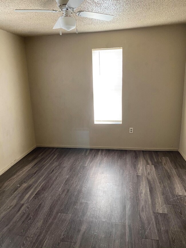 Building Photo - 819 Mora St