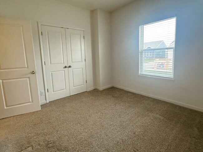 Building Photo - Modern 3B/2B home located in South Lafayet...