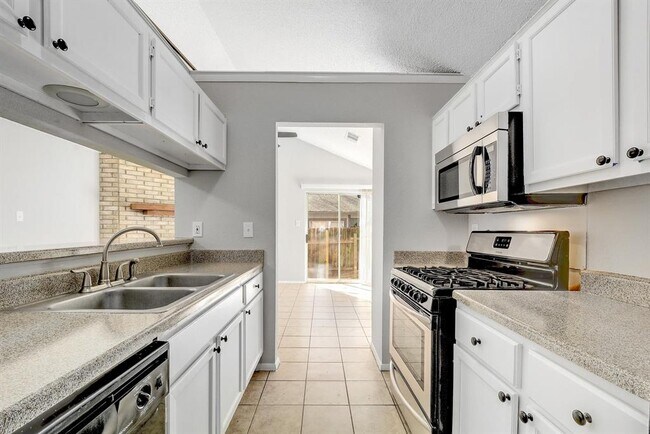 Building Photo - 12207 Alderbrook Dr