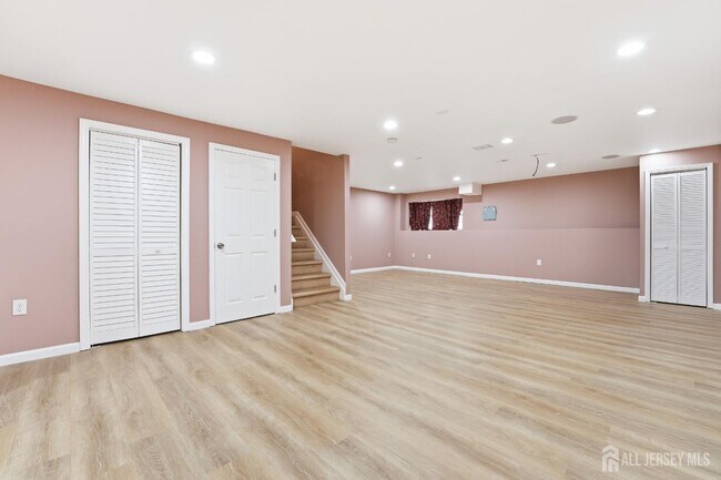 Building Photo - 105 Pearce Ln