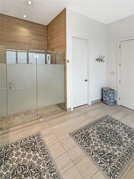 Building Photo - 16640 Sunset Way