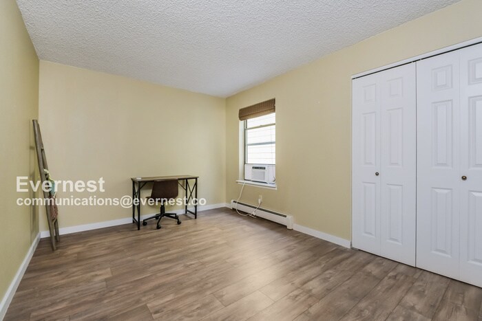 Building Photo - 6844 Countryside Ln