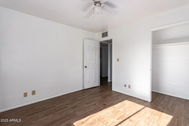 Building Photo - 1209 S Roosevelt St