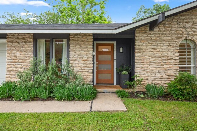 Building Photo - 5212 Provencial Dr