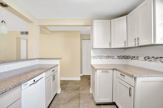 Building Photo - 301 SE 3rd St