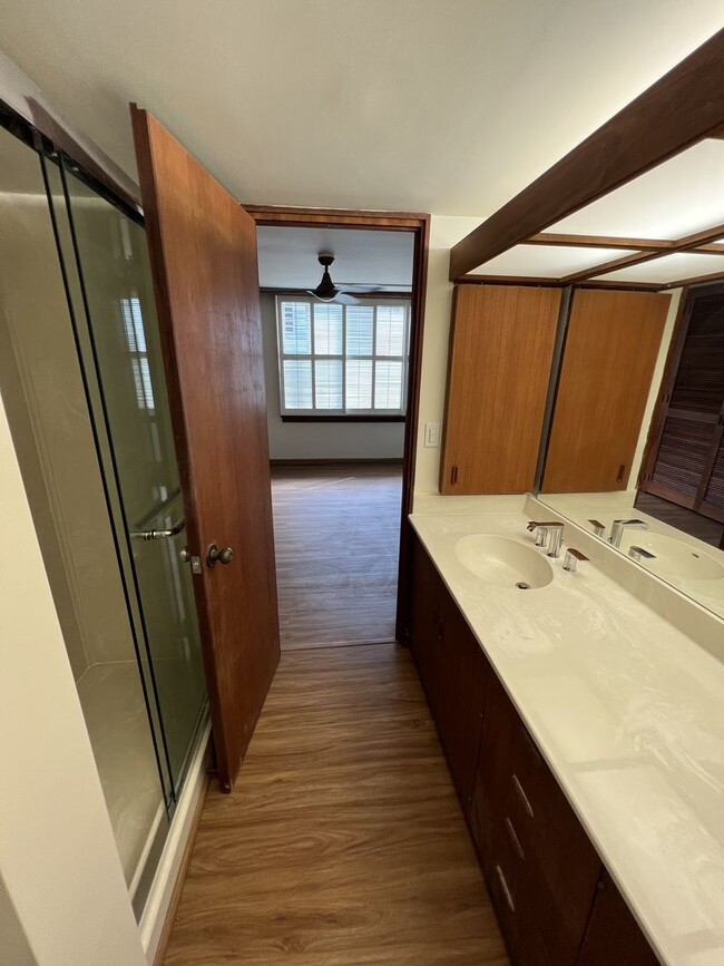 Building Photo - 1521 Punahou St