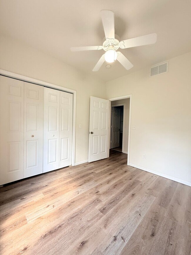 Building Photo - 927-MF2-E2