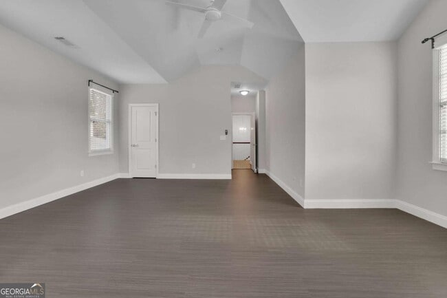 Building Photo - 3245 Lynwood Dr NE