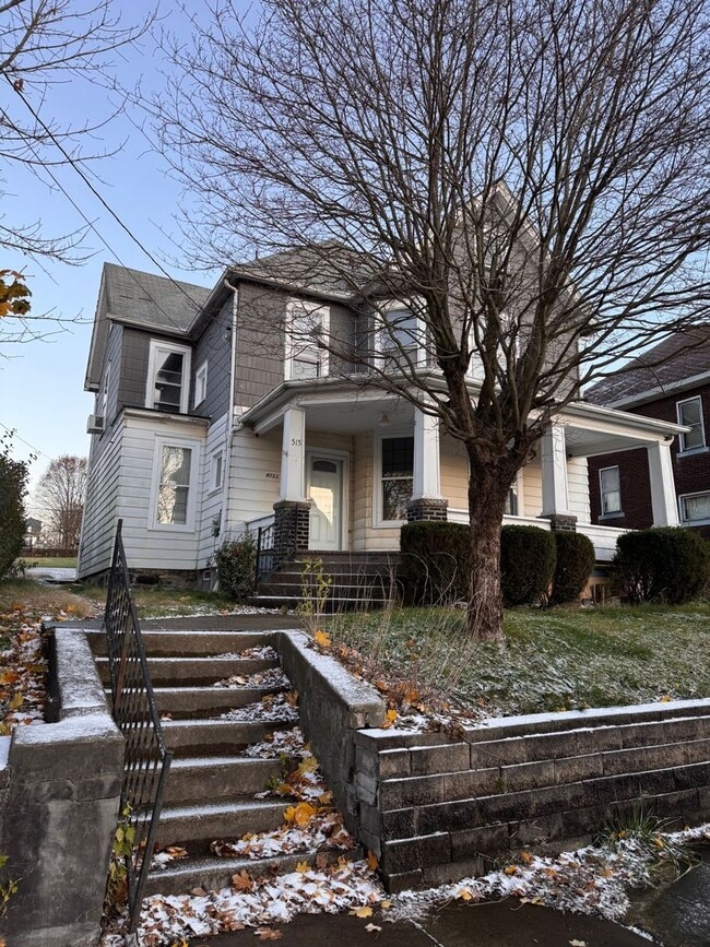 Building Photo - 515 Wallis Ave