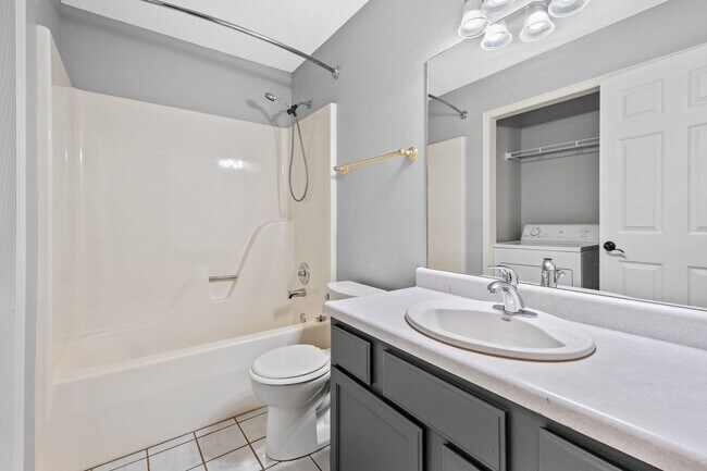 Building Photo - Great Location - 3/2 close to Downtown Bentonville!