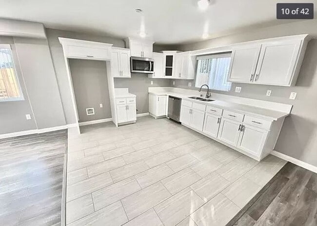 Building Photo - BROADWAY (10611)