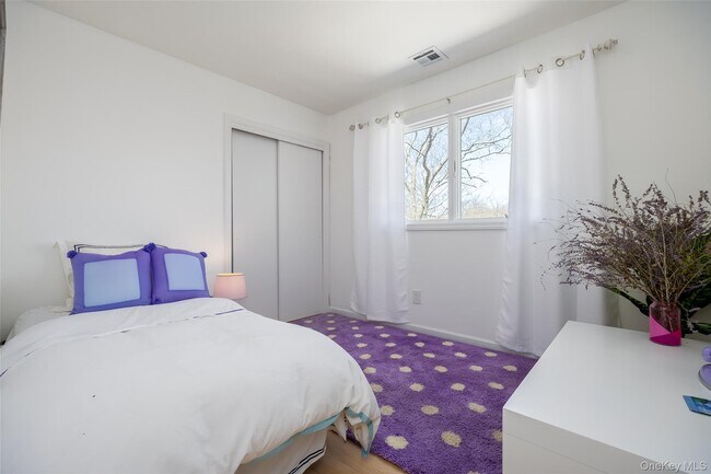 Building Photo - 371 S River Rd