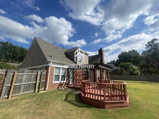 Building Photo - 1585 Wood Farms Dr