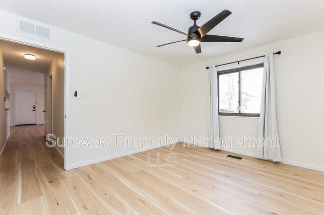 Building Photo - 1005 Woodhollow Dr