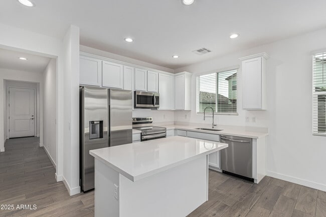 Building Photo - 305 E Leland Rd