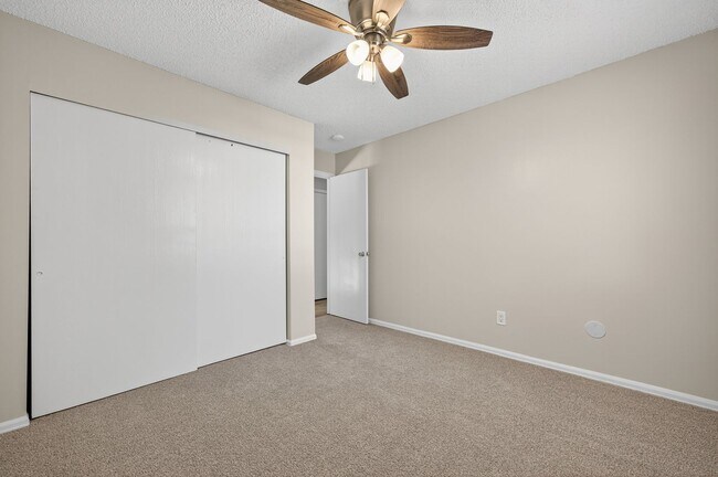 Building Photo - For Rent: Charming 4-Bedroom Tri-Level in ...