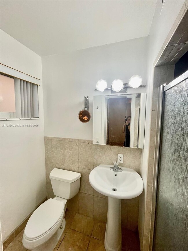Building Photo - 2380 Diana Dr