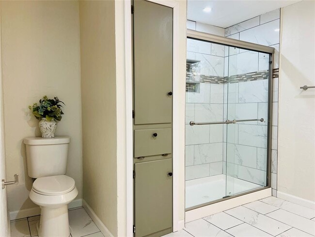 Building Photo - 1847 N Allen Ln