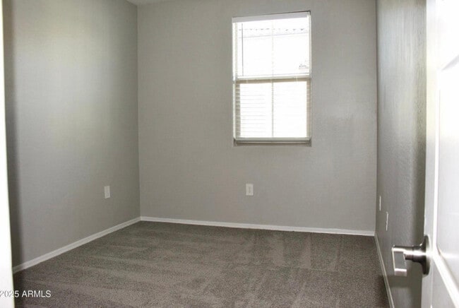 Building Photo - 2625 S Peppertree Dr