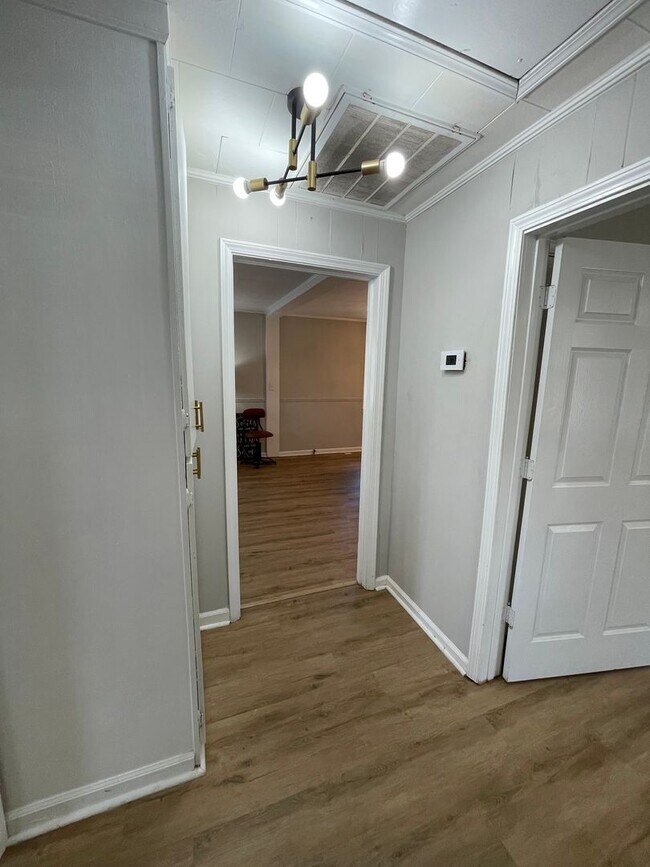 Building Photo - Large 2/1 House in Celanese- $1,495