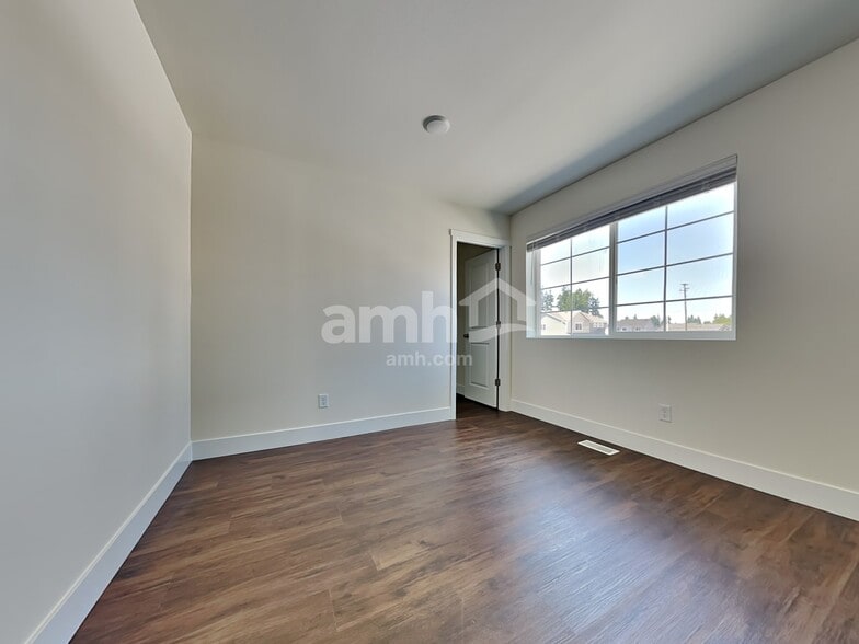 Building Photo - 17621 26th Ave Ct E