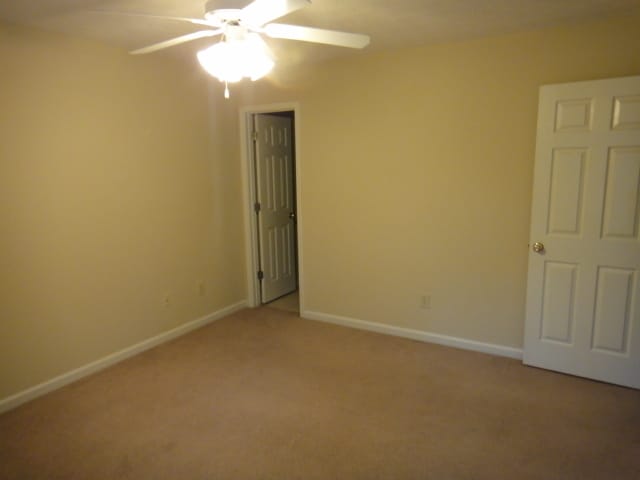 Building Photo - Longview Court Available in August!