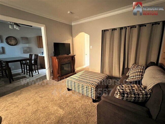 Building Photo - 1028 E Juneau Ave