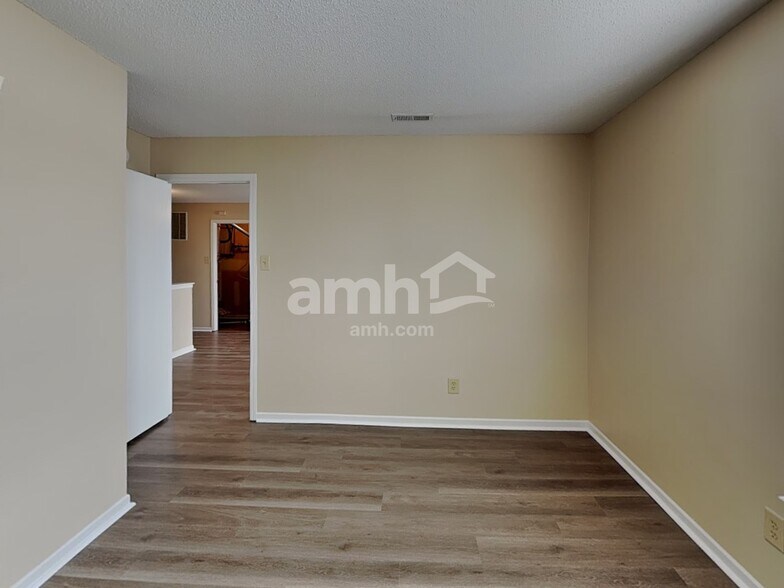 Building Photo - 8845 Limberlost Ct