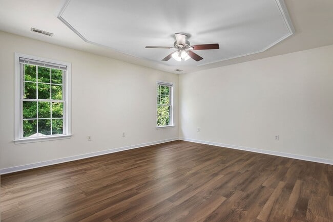 Building Photo - BEAUTIFUL 5 BEDROOM HOME IN HAMPTON PARK