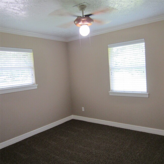 Building Photo - 18675 Ferne Dr