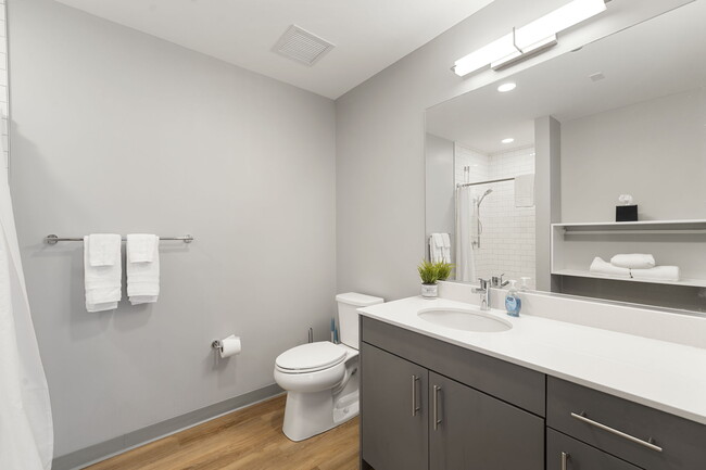 Building Photo - Cozy Studio Suite, Steps from River North & Shops