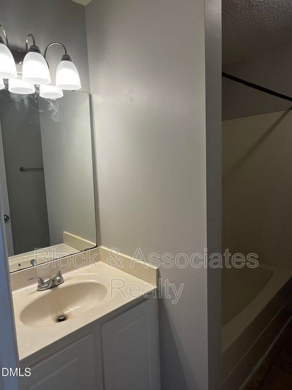 Building Photo - 5500 Marthonna Way