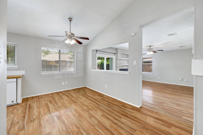 Building Photo - 2102 Bluebonnet Dr