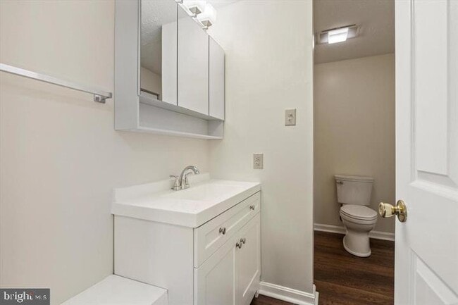 Building Photo - 136 Nightingale Ave