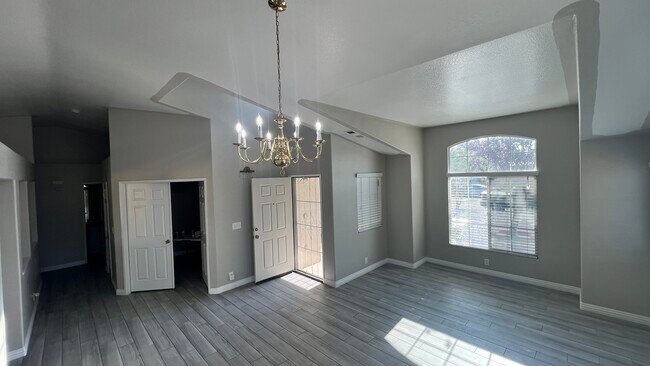 Building Photo - 9083 Powell Ave