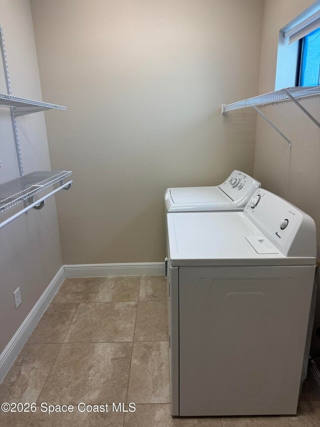 Building Photo - 2723 Rodina Dr