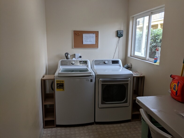 Laundry - 676 Grand Fir Ave