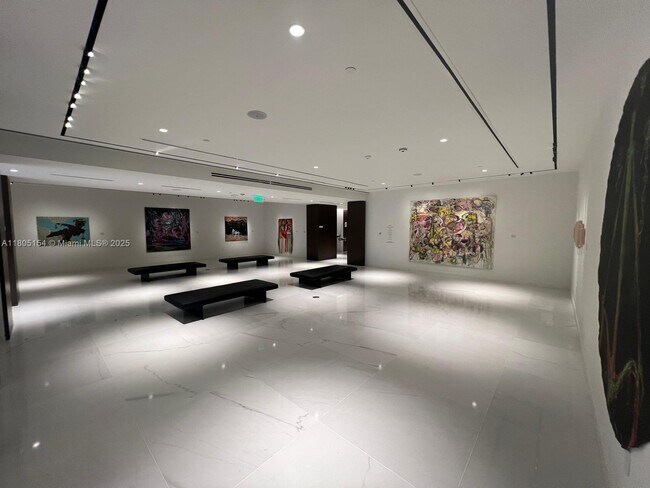 Building Photo - 300 Biscayne Blvd Way