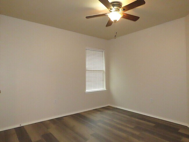 Building Photo - Beautiful 3 Bedroom, 2 Bath Home in Flint!