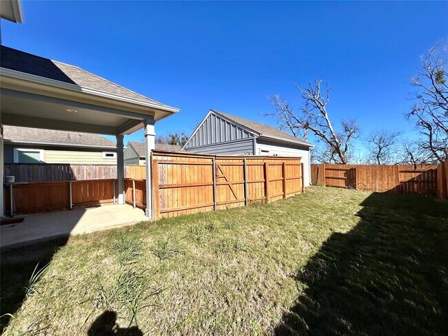 Building Photo - 202 Pebblestream Pass