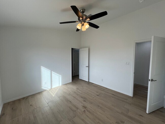 Building Photo - NEWER 3 BEDROOM HOME!