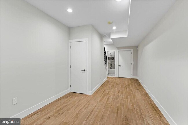 Building Photo - 2154 N Fairhill St